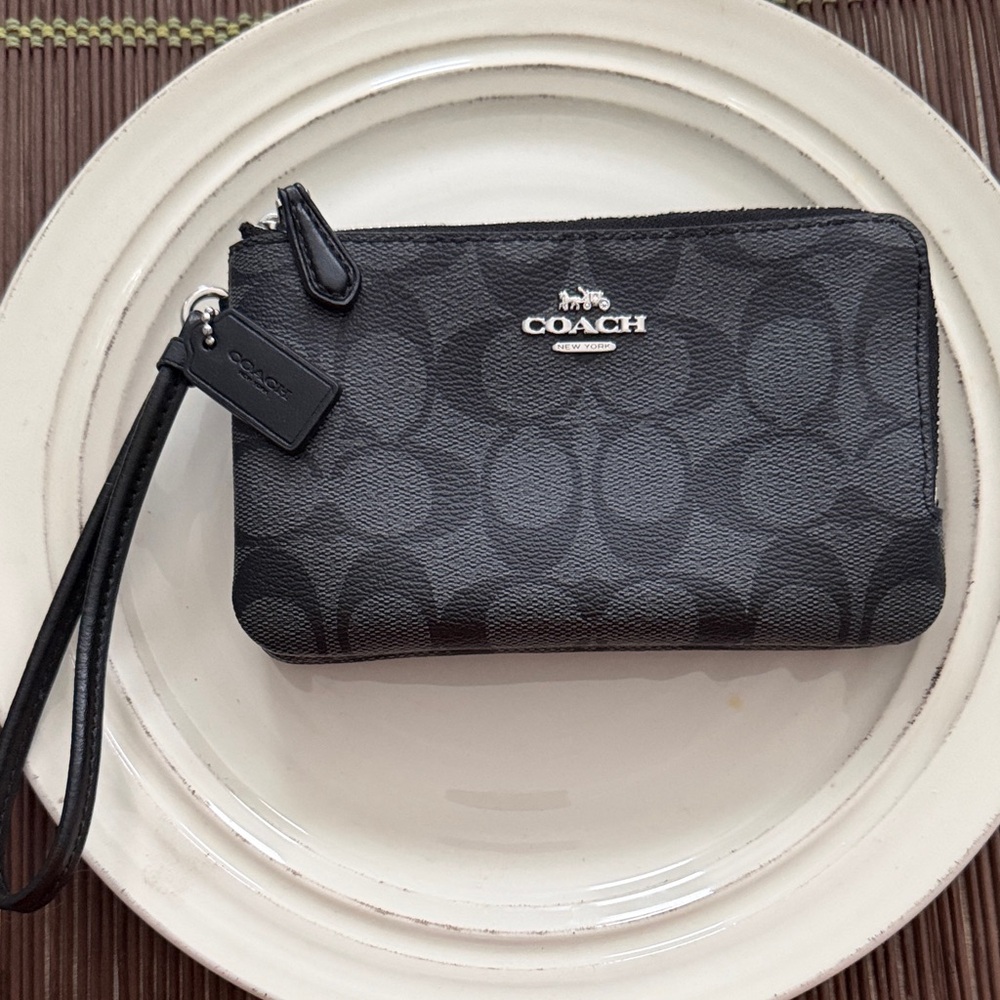 Coach Signature Black Wristlet